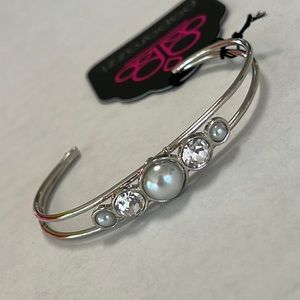 Paparazzi- NWT Vintage Paparazzi bracelet (Buy more save more)